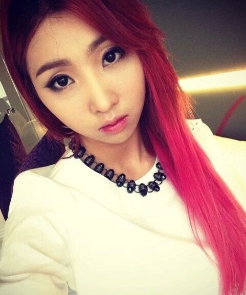 TIFFANYWODS's tweet photo. โ @minxxzy Gong Minzy 2NE1's vocals 94L, live in Paris. Put #SCfams on bio/loc. Let's build ur city๐ผ https://t.co/Q8z4dVWcnM