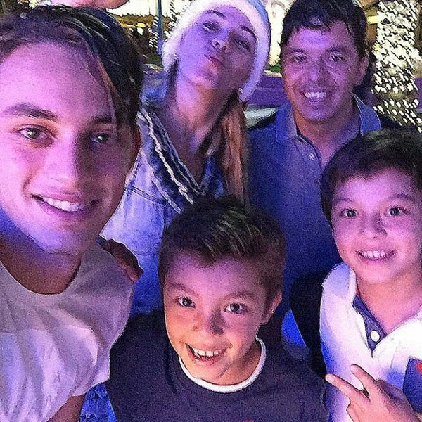 RiverPlate232's tweet photo. Mis Dos Familia Favorita Amarlos Es Poco... https://t.co/XG6VJcZl0C