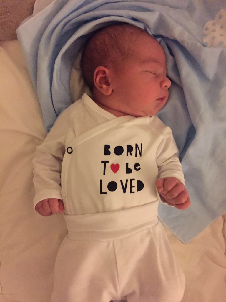 mulherdefama's tweet photo. Meu primo lindo ❤️❤️❤️❤️ https://t.co/eTPK8QWLAy
