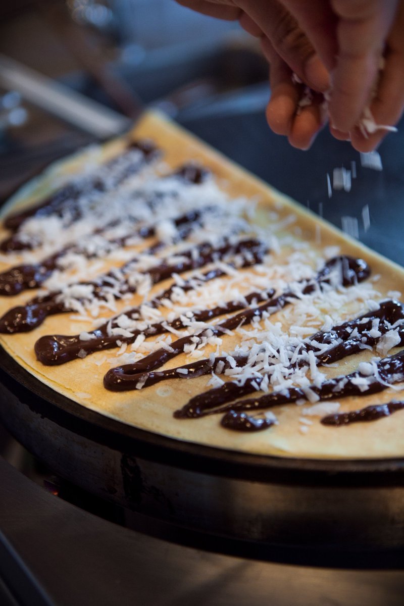 Vivelacrepe's tweet photo. Chocolate + Coconut = Decadence with a hint of paradise. #InTheMoodForACrepe https://t.co/ihxsgonoCI