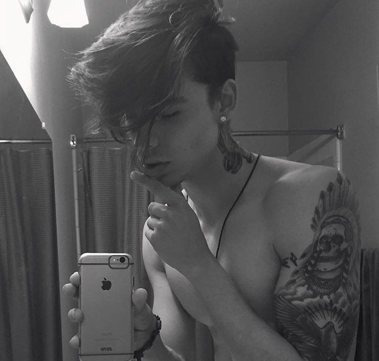 Retweet bc I said so. 
New here (: