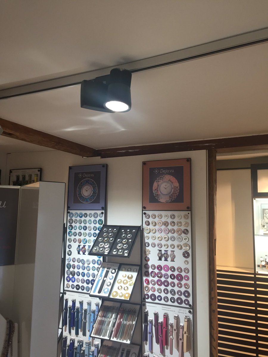solutions_ms's tweet image. #led #mss #mssolutions #luxury #jewelery #stromschienenstrahler #fantastischelösungen #shoplight #kirchheim/teck