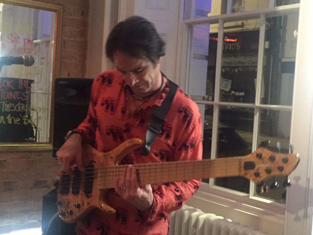 MalcolmPlymouth's tweet photo. What a fantastic evening #mikehatton real music https://t.co/vppBpXRJZ6