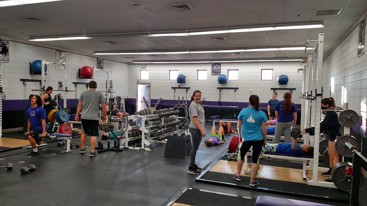 dbacksftball's tweet photo. @dbharris9   Beckstead putting the girls to task!  Great prep work for 2016 https://t.co/RE4oWZjT8D