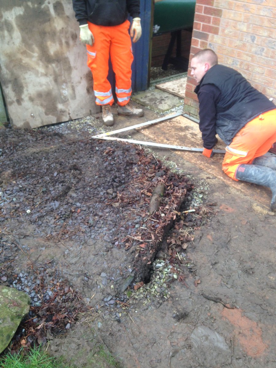 extensionsbuilt's tweet image. We build extensions limited reviews, 2nd year apprentice brick layers been taught to set out footings correctly.