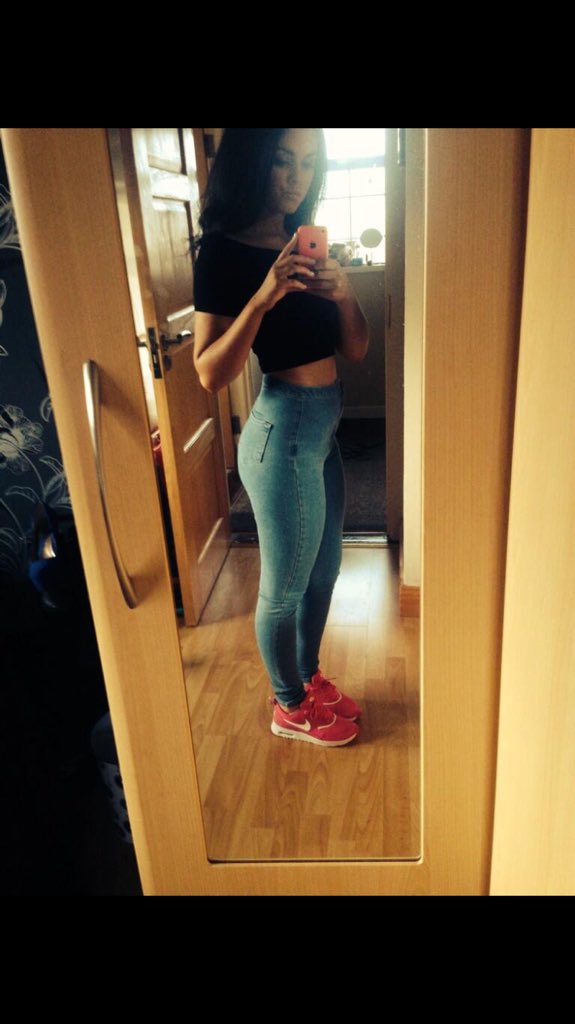 alison_evers's tweet photo. Decided to come back on Twitter and have a creep .... Jaysis can I be this skinny again please😳😳😳😳😳😳😳 https://t.co/tsnTJCvsCo