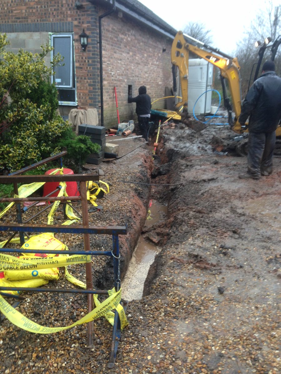 extensionsbuilt's tweet image. We build extensions limited reviews, 2nd year apprentice brick layers been taught to set out footings correctly.