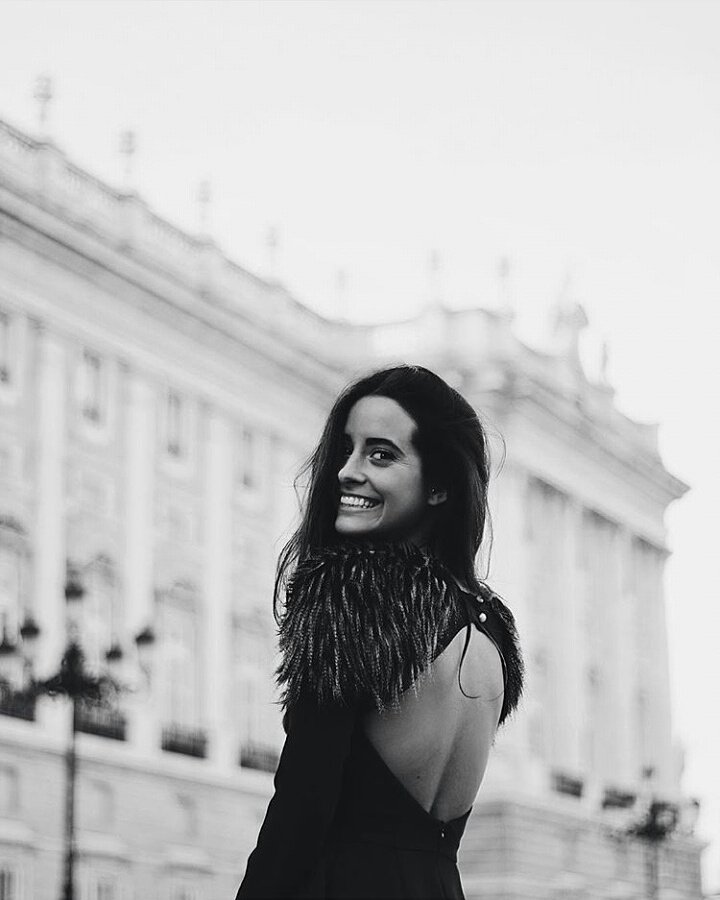 Apparentia's tweet photo. Espaldas bonitas! ❤ 
Os damos las buenas noches con esta preciosa foto de #mariafrubies. #inlove https://t.co/TZ3Og1bLhS