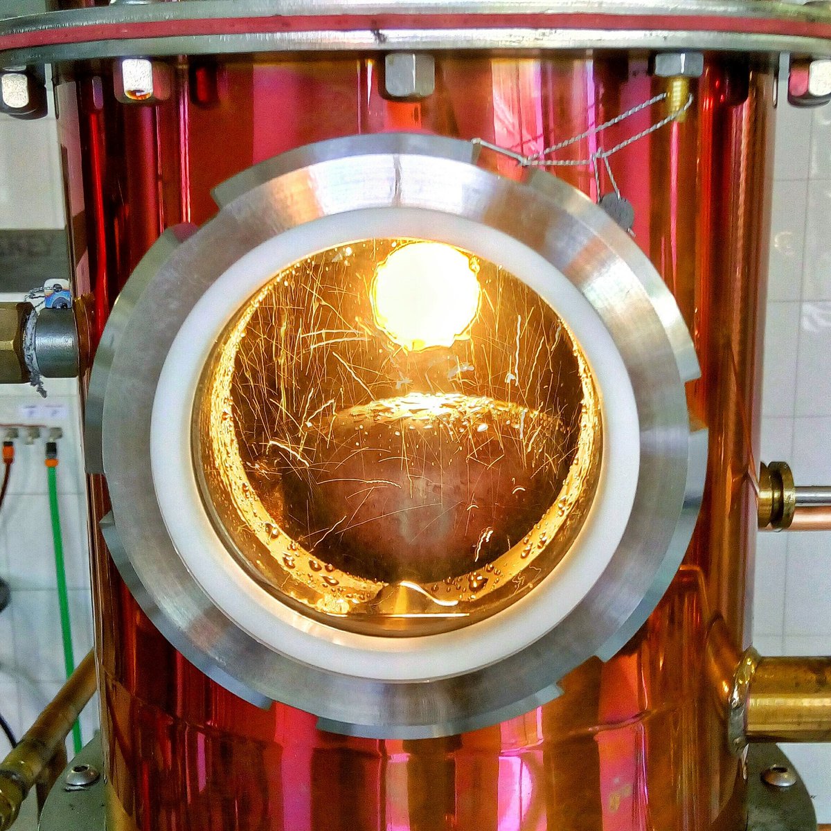 marcelajirkova's tweet photo. Technický název zní - rektifikační kolona. Ještě, že vypadá tak dokonale ... #weareunique #enjoylife #distillery https://t.co/iY8IVdlnbc