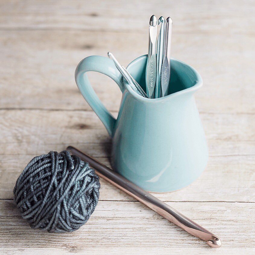 wbcstudios's tweet image. New post at weeblackcatstudios.com -- 5 Essential Knitting Tools. And yes, one is a crochet hook! 😀