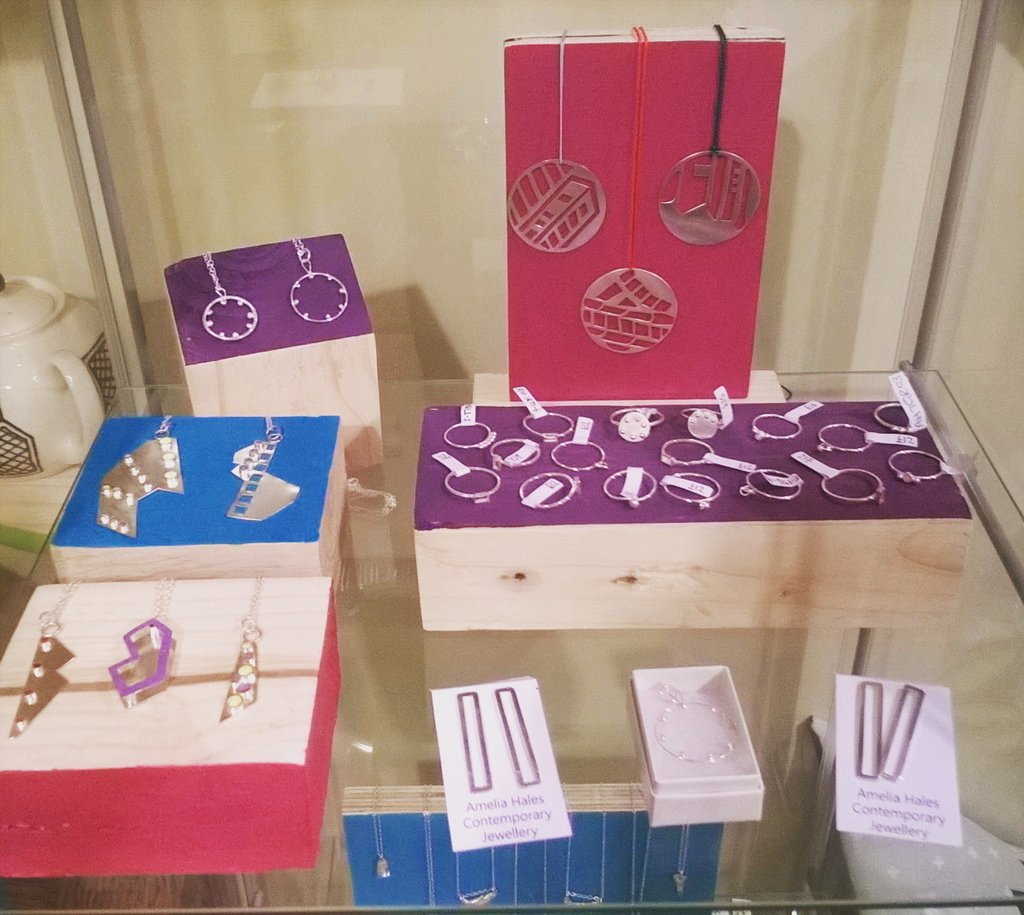 HandmadeNotts's tweet photo. Late night in the shop setting up new jewellery display #jewellery #diy #upcycled #colourb… https://t.co/CqH5Fixmqq https://t.co/qowptYBCAX