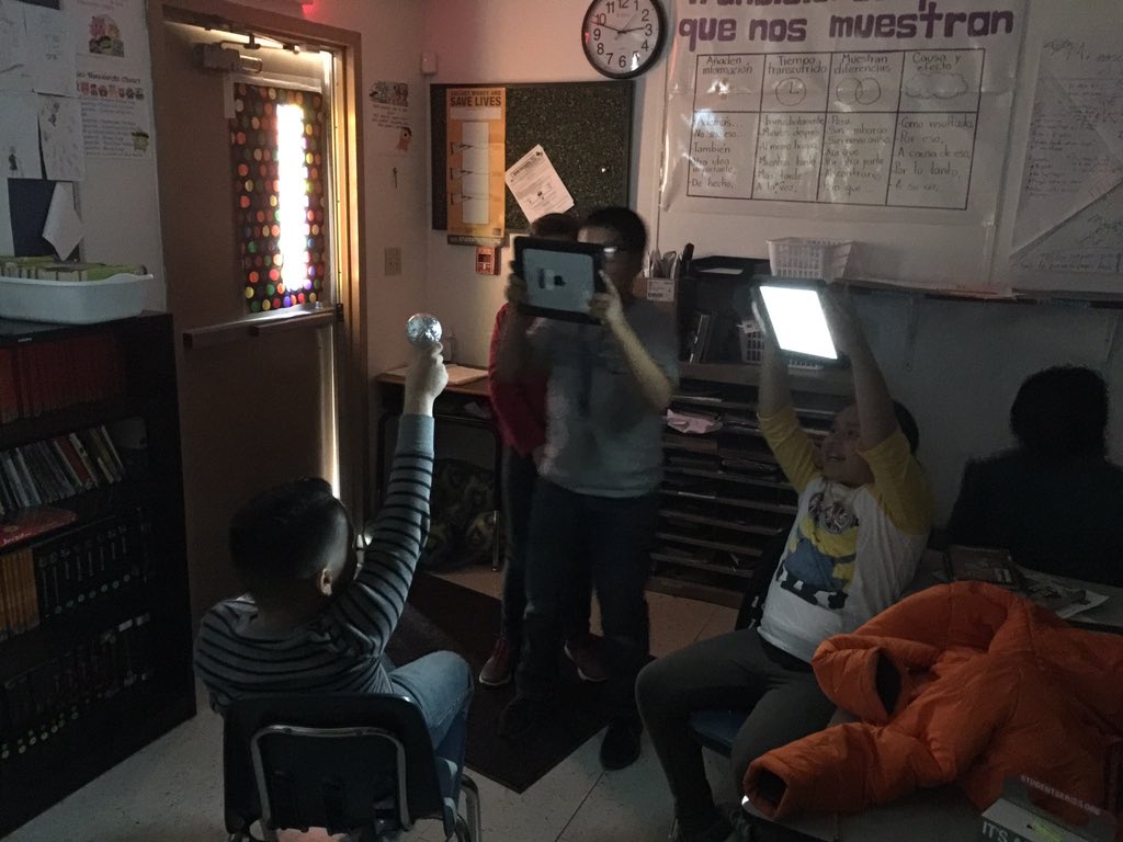 profe_elmer's tweet photo. #Fases lunares #makingscience #saladopatriots https://t.co/eW3ukSRy1N