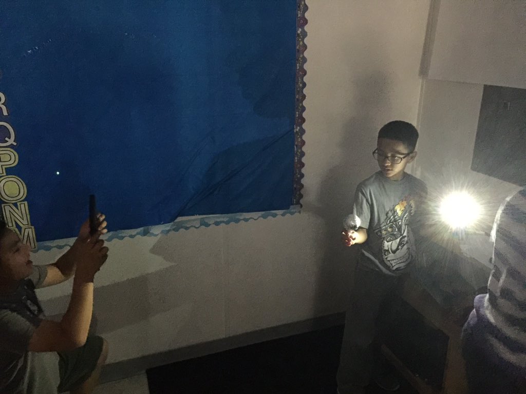 profe_elmer's tweet photo. #Fases lunares #makingscience #saladopatriots https://t.co/eW3ukSRy1N
