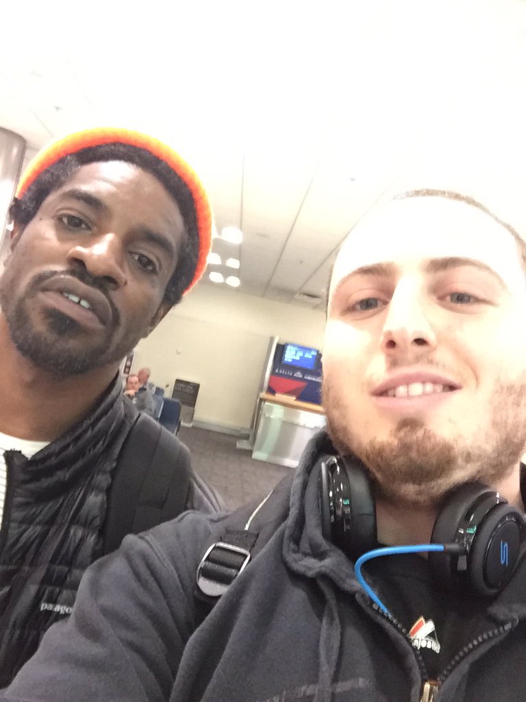 JayHolz410's tweet image. Andre 3000 is alive and breathing people 🙏🏼🙏🏼🙏🏼