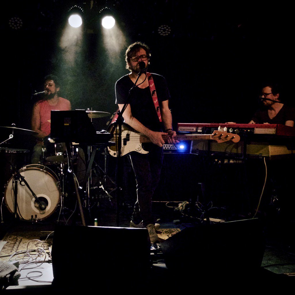AndiFins's tweet photo. Geiler Scheiss letztens im Musik&amp;Frieden/Berlin. Top Fotograf Sebastian Wiegmann. https://t.co/FD7QaKfXLB