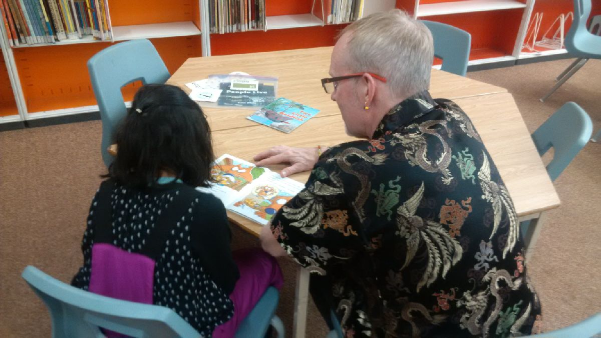 Equinox_Roden's tweet photo. Some of the fantastic @Equinox_Roden staff lending a hand @ReadUP_TO. #Literacy #Reading #Relationships @tdsb https://t.co/enF1LYMrxk