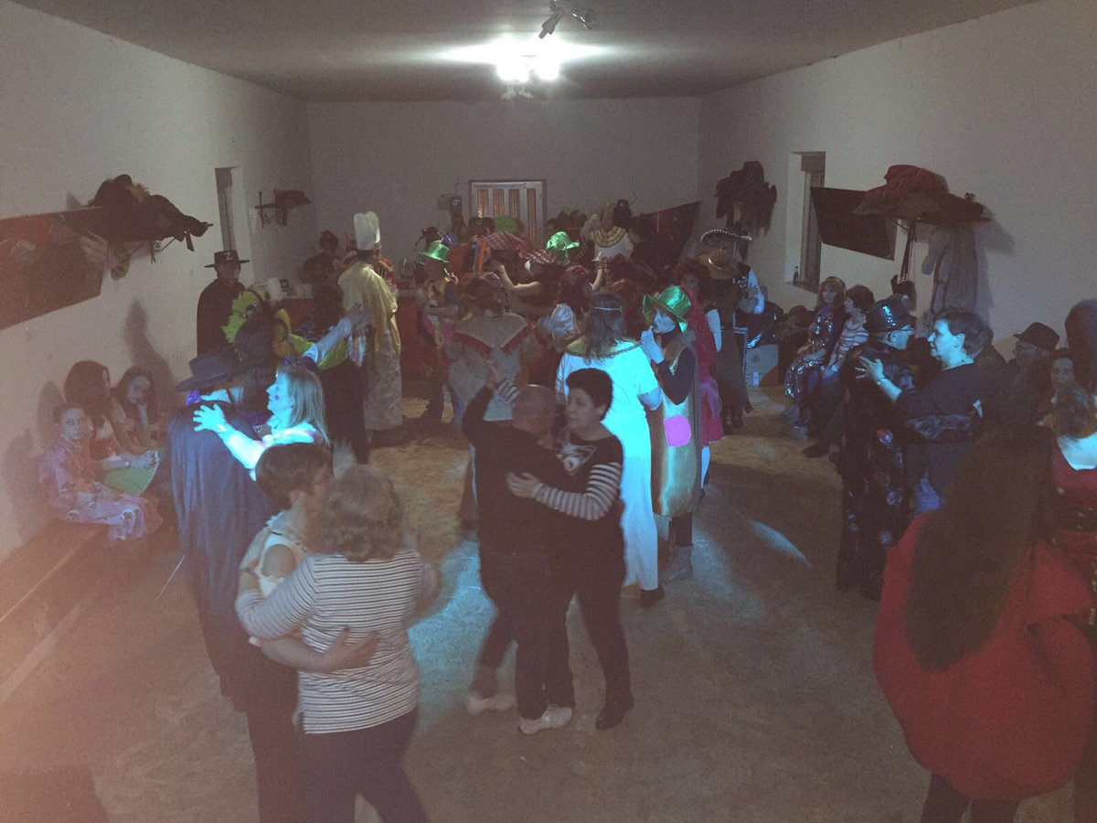 discostarnight's tweet photo. El sábado en #VillanDeTordesillas gracias por la noche que nos hicisteis pasar!! GRANDES!! 😃😃😃 https://t.co/vGqljtu52E