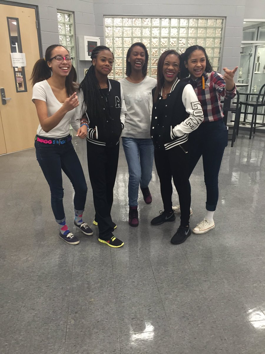 HoCoHighFCCLA's tweet photo. Jocks &amp; nerds unite to stop the violence! #FCCLAWeek @HoustonCountySS @GeorgiaFCCLA 🐻🌹 https://t.co/5GfNRZKh7K