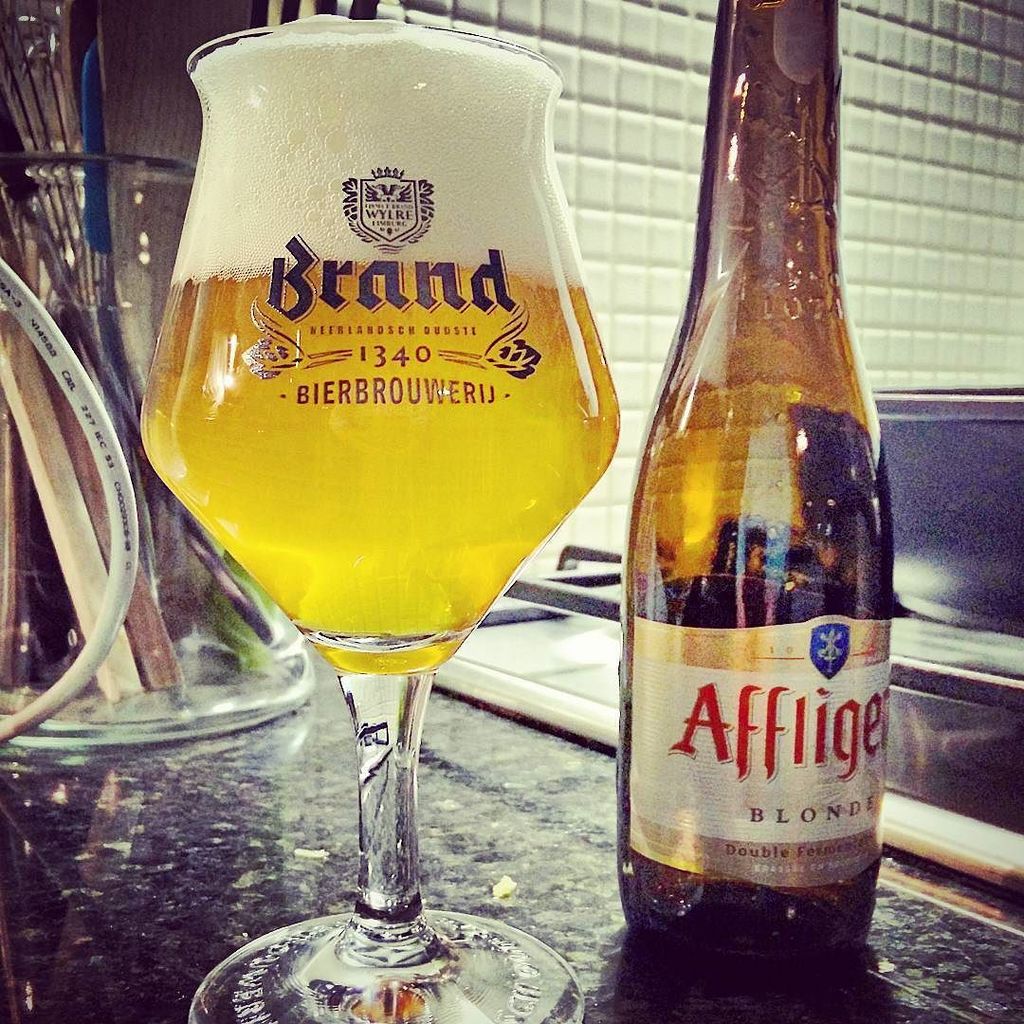 AffligemMexico's tweet photo. Попивасим))) #пиво #пивко #пивас #blonde #beer #bier #affligem #belgianbeer #glass #drink #drinks #booze #instadrin… https://t.co/qCv1RCre24