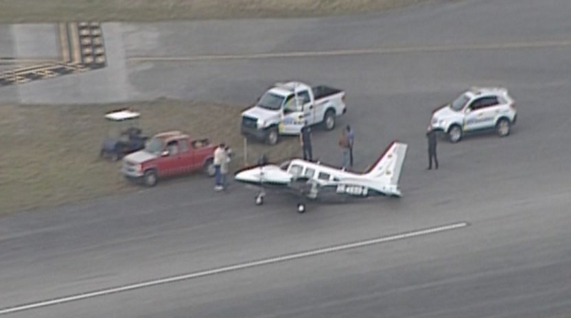 #BREAKING Small plane has rough landing at North Perry Airport bit.ly/1Tbcwdd?utm_me… https://t.co/MTBHC9pWX8