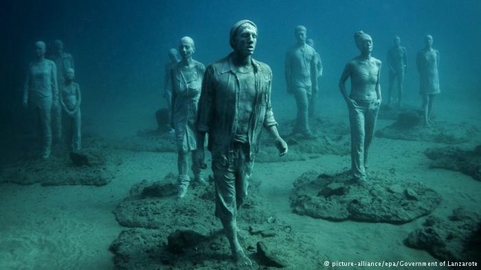 CultureRodeo's tweet photo. Under water sculpture? https://t.co/MP1EdKqIK5 #rethinkingspace #PublicArt #gotasnorkle #art #create #outofthebox https://t.co/WYQJM9z5W8