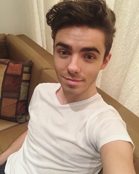 FernandaPinel's tweet photo. ❤😍 RT #KCA #VoteNathanUK @NathanSykes https://t.co/OJYrfikv5A