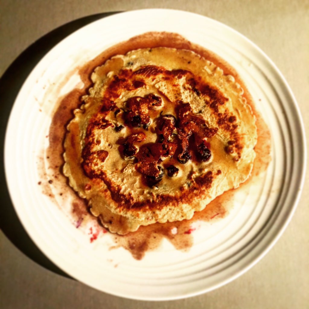 amelia_hello's tweet photo. Healthy blueberry pancake with maple syrup and cinnamon sauce 😋😇 https://t.co/eGOBeZqAJd