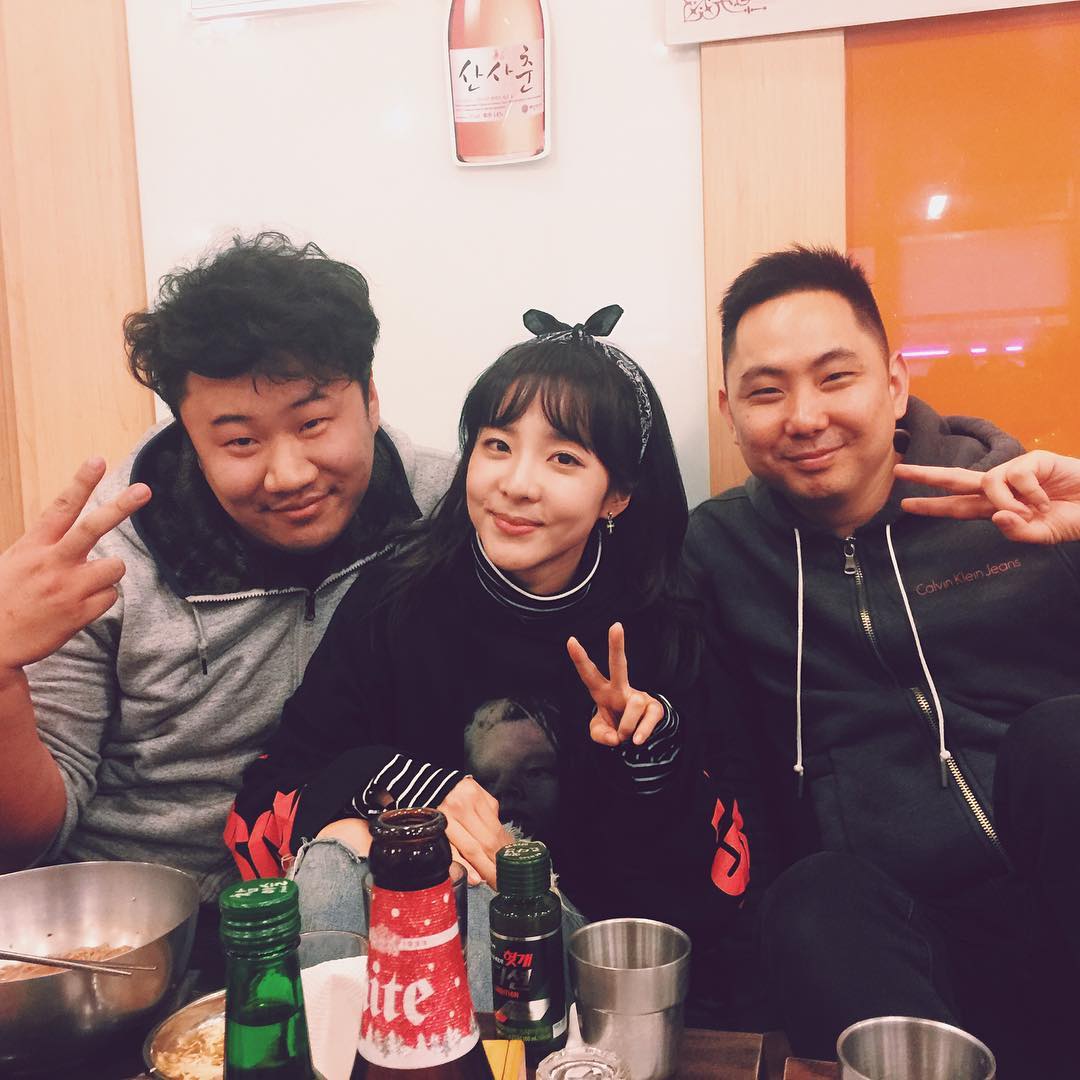krungybr's tweet photo. [PIC] Dara na festa de final de gravações do filme ECHO. https://t.co/9CGz3DmNqi