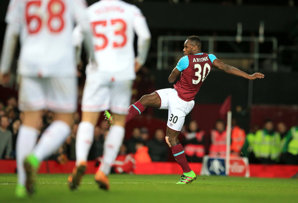 NewshubSport's tweet photo. WATCH - West Ham stun Liverpool in the FA Cup with a 120th minute winner! https://t.co/CSmrjbWvPE https://t.co/rR1FBNqAqw