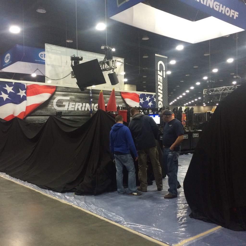 FarmIndustryNew's tweet photo. Waiting for the big unveil of new harvesting equipment at Geringhoff #NFMS16 https://t.co/vHkVE0lqLe