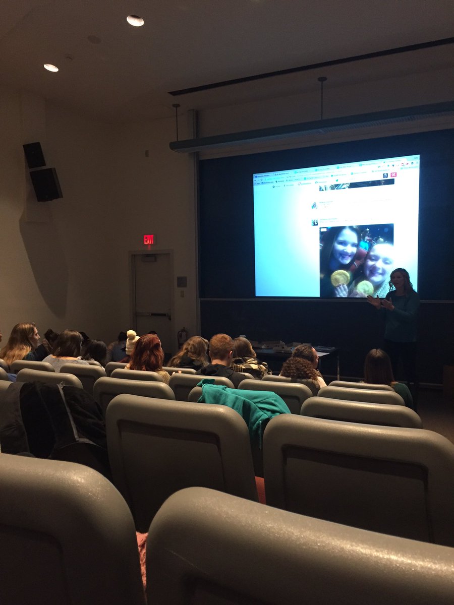 EWhelahan's tweet photo. First tweet as a #UDSMA live from our first meeting #therescookies πͺ https://t.co/4Ayt5ccGVL