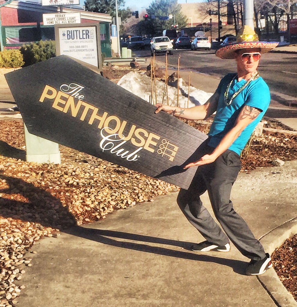 KIDSUTTMILLER's tweet image. Today I got demoted from Dj to sign guy back to Dj haha😂😂😂