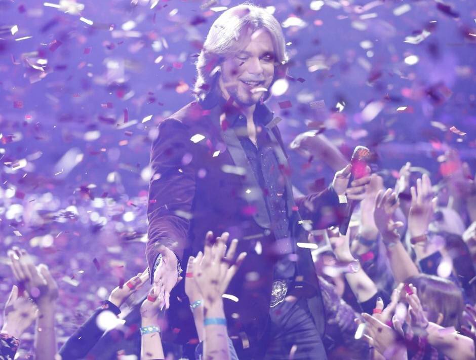 DebHeacox's tweet photo. Bring back the magic and the confetti! Could we see a @blakeshelton & @CWBYall reunion already?#BlakeandCraig2016 https://t.co/0AAVHI6oW1