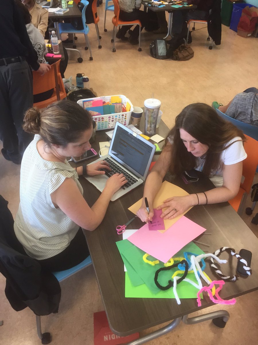 When there's a solo group, count on <a href="/kristinamattis/">Kristina Mattis, EdD</a> to jump in and help to brainstorm #designthinking <a href="/SFUSDiLab/">SFUSDiLab</a>