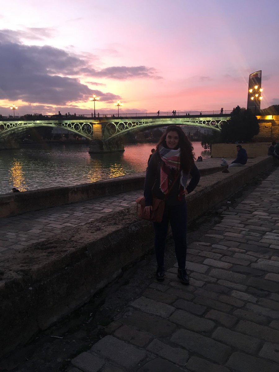 PaulaGon97's tweet photo. Sevilla tiene un color especial😍 https://t.co/mJCtvwEwBs