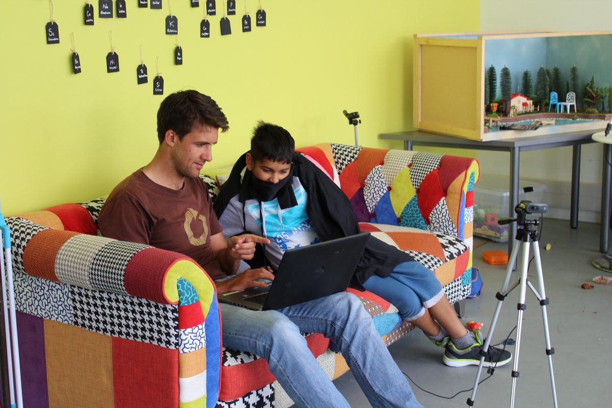_academyEX's tweet photo. #Gisborne #TechTinkerer Hirday Bajaj and @aevansme have won a new #Arduino MKR1000 for their voice controlled robot. https://t.co/b0btZG54Lj