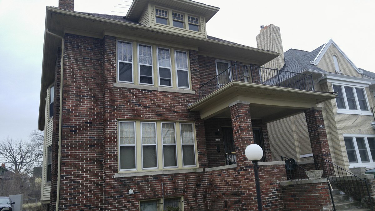 secondwindprop's tweet image. HUGE ROI on this duplex located minutes from Henry Ford Hospital &amp;amp; Wayne State! 586-360-5684 #cashbuyers #landlords