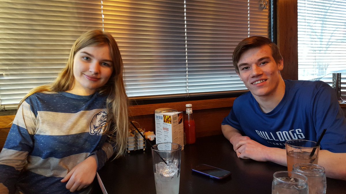 michellewampler's tweet photo. Pregame warm up ar the Drake Diner go @LaVerdadII  @DrakeBulldogsMB is @JasonThoney ...... future Bulldog https://t.co/QJaB7JfFAK