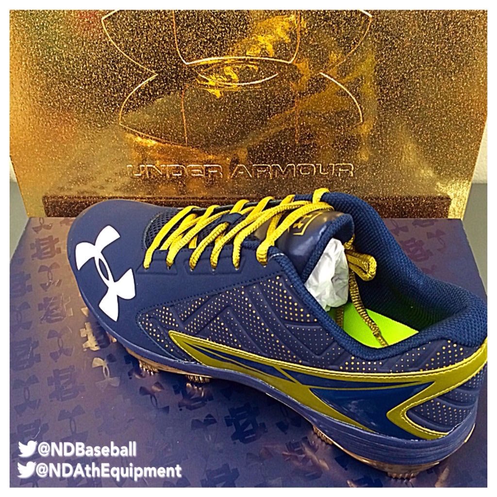 BaseballBros's tweet photo. Notre Dame's custom cleats 🍀⚾️ https://t.co/CJxDY5mqkZ