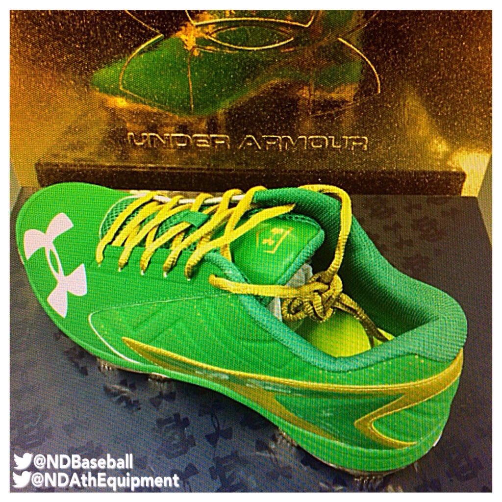 BaseballBros's tweet photo. Notre Dame's custom cleats 🍀⚾️ https://t.co/CJxDY5mqkZ