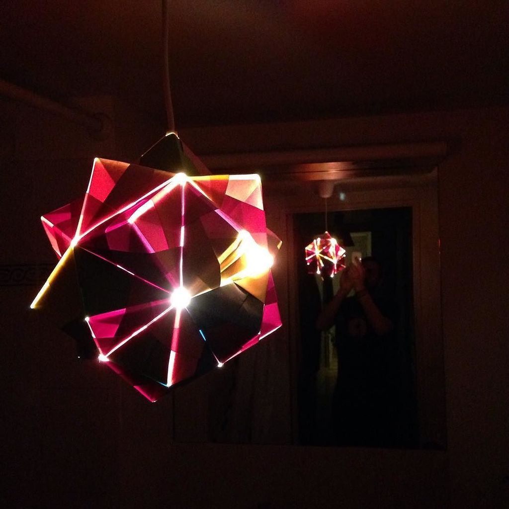 OrigamiInvasion's tweet photo. Sonobe 30 modules version lampe
#origami #paper #papercraft #sonobe #sonobeball #modularorigami #origamimodular #d… https://t.co/hpQ45bIsmv