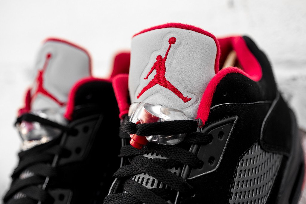 Шнуровка jordan. Nike Air Jordan 5 Retro. Air Jordan 5 Retro Low. Nike Air Jordan 5 шнуровка. Air Jordan 5 Retro Low Alternate 90.