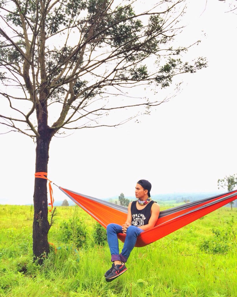 do_byy's tweet photo. Gantung gantung! 👻 #hammock #hammocker #hammockindonesia #tickettothemoon https://t.co/lnrKn7fvmk