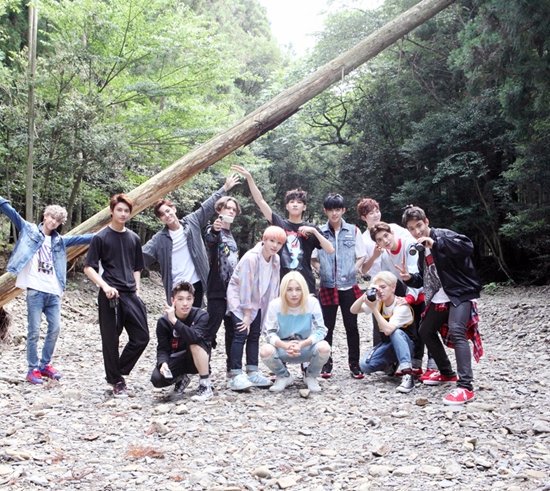 lokalsvt's tweet photo. #liburansemester #exploreindonesia #indonesiaindah #squad17 with squad at Cibodas https://t.co/YI6hCi5wZ6 https://t.co/RNLfGZXc6q