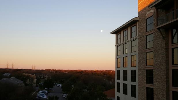 verleysixfour's tweet image. Moon setting on a pretty morning. #PRFit  #TSPRA16