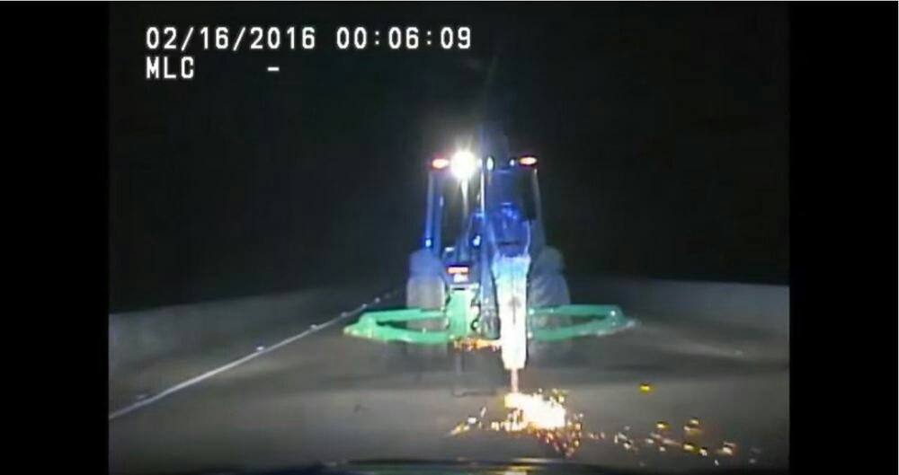 ConstrJunkie's tweet image. [VIDEO] Man Driving Stolen Backhoe Leads Police on a Wild Chase

WATCH --&amp;gt; buff.ly/20USaEC