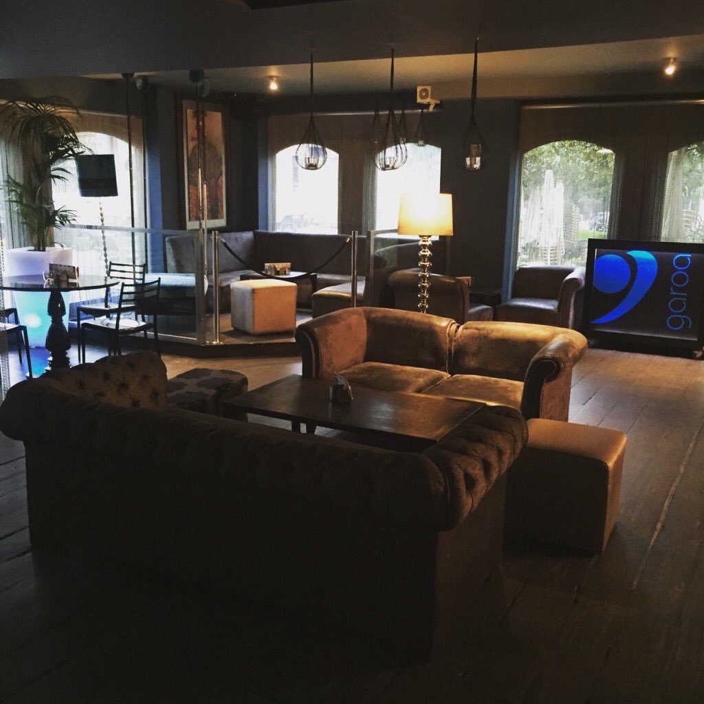 La tarde está para estar en uno de nuestros sofás #garoando