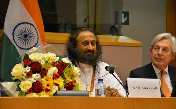 Jesytirado's tweet photo. @SriSri por primera vez #YogainEP un orgullo haber estado allí #35YrsofArtofliving https://t.co/xdv3MGHnb5