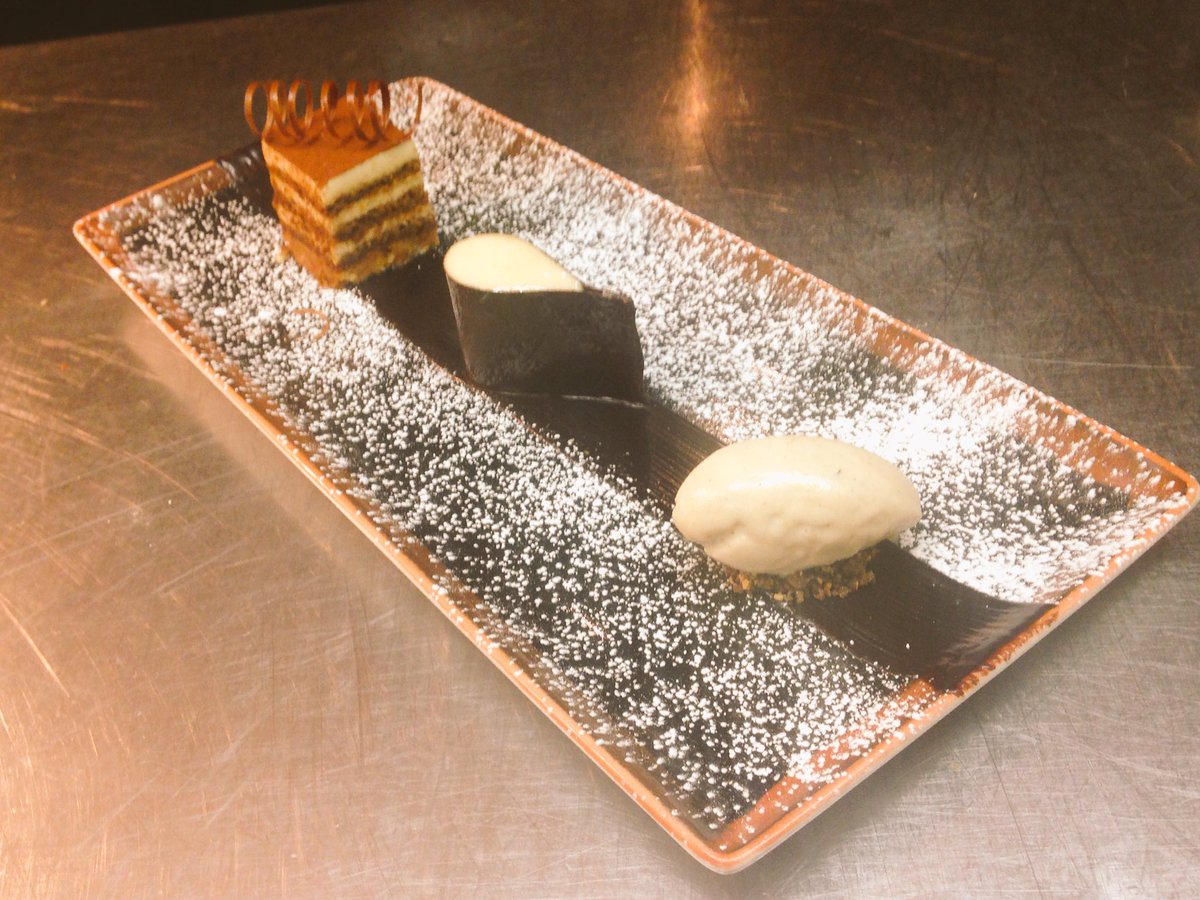 merakisweets's tweet photo. Classic tiramisu @annacakecouture @AhhToots @IsabelleBoizis @annacakecouture https://t.co/LeYoIkM57f