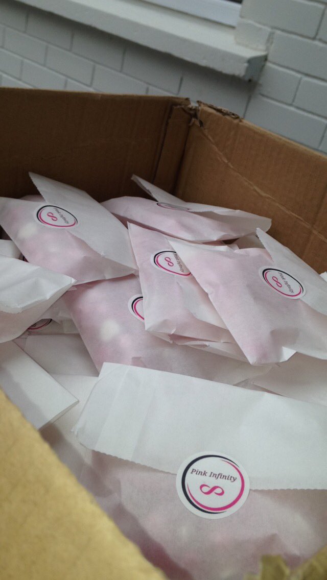 PinkInfinities's tweet image. Packing our sweets #sweets